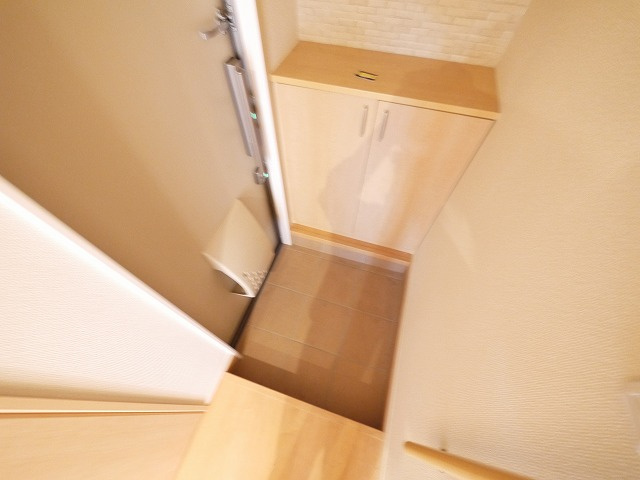 マーベラスコートⅠ・Ⅱの玄関|収納もある玄関です