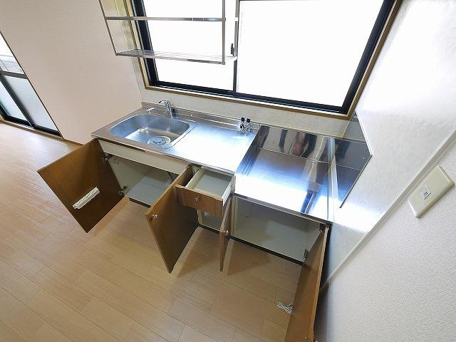 セジュール咲のキッチン|収納スペースも豊富です