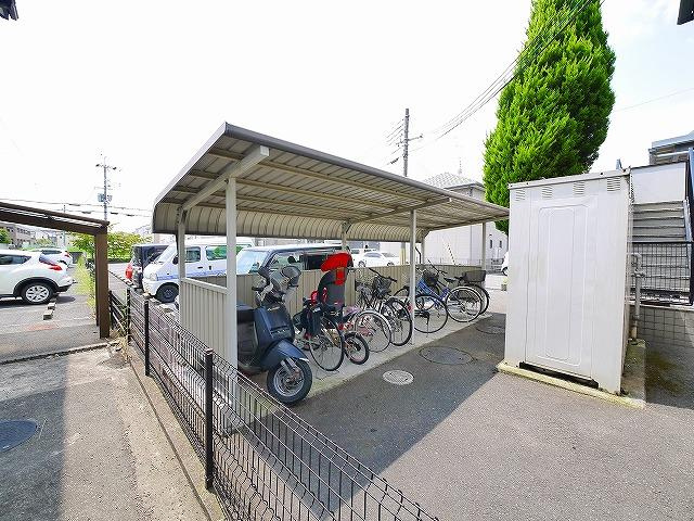 セジュール咲のその他共用部分|屋根付き駐輪場は雨の心配がありません