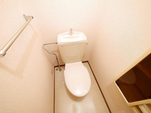 セジュール咲のトイレ|ペーパーホルダーが大きく便利です