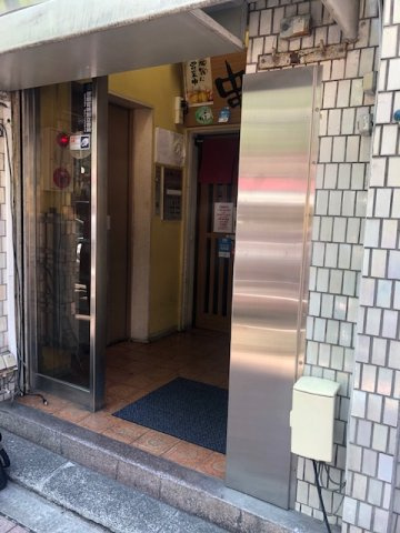 岩城ビルのエントランス