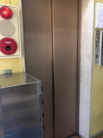 岩城ビルのロビー
