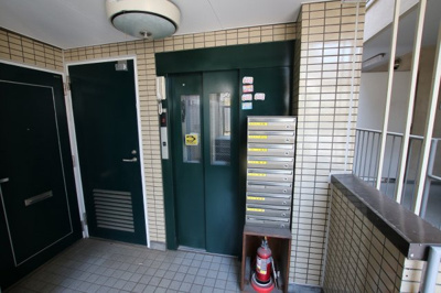 【その他共用部分】 | コーポ吉村 | コーポ吉村　エレベータは2階から乗れるようになっています