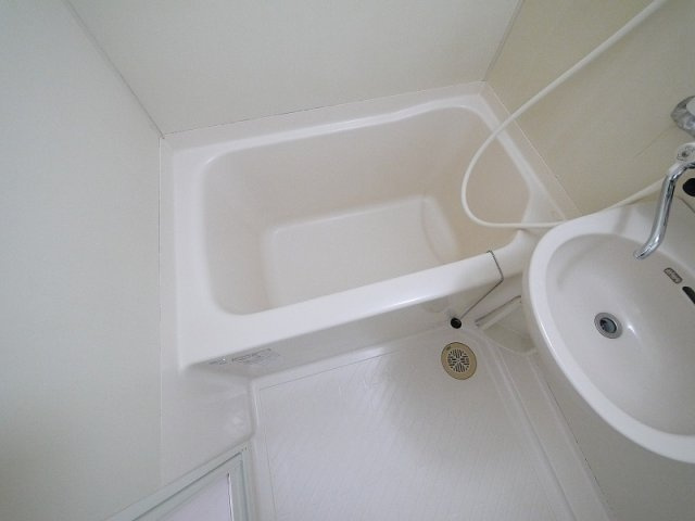 杉ヶ中町ビルの設備|お風呂には洗面台もついてます。