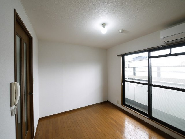 杉ヶ中町ビルの寝室|明るい洋室です。