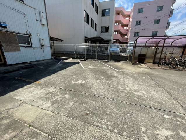 久栄荘の駐車場