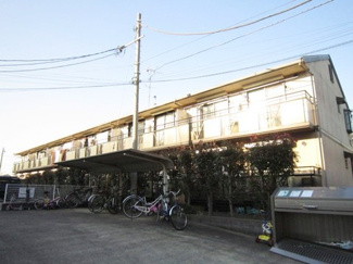 【外観】 | グリーンライン「日吉本町」駅より徒歩11分！東急東横線「綱島」駅からも徒歩圏内！閑静な住宅地にある2階建てアパートです♪ドラッグストアやコンビニが近くて便利な住環境です☆