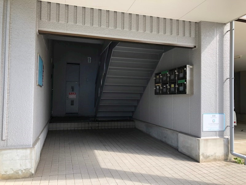 カームハイツ2番館のエントランス