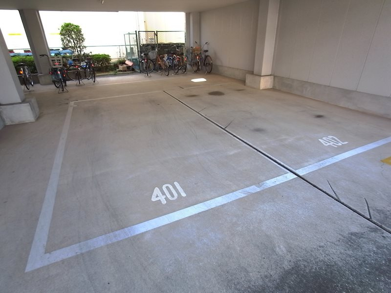 カームハイツ2番館の駐車場