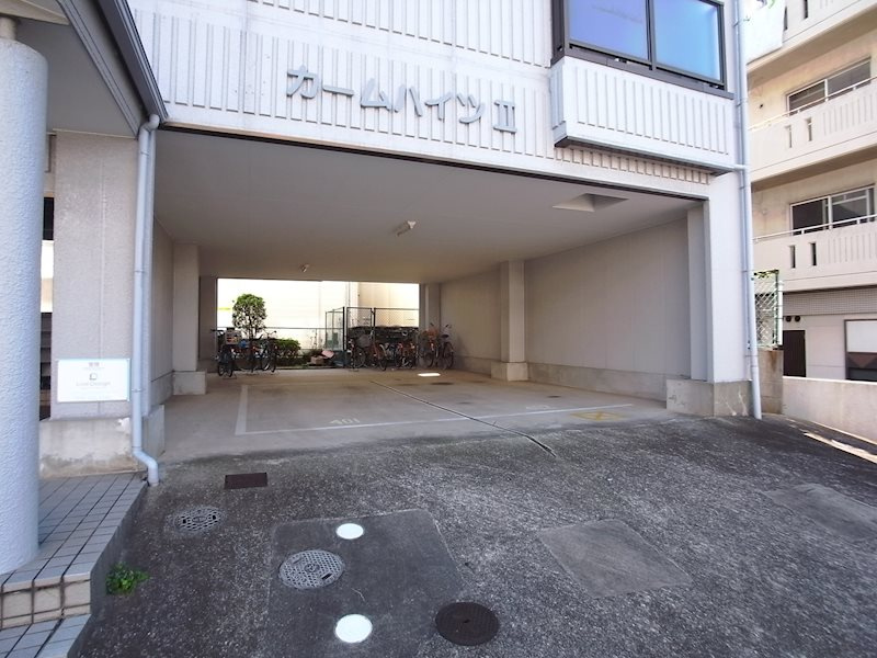 カームハイツ2番館の駐車場
