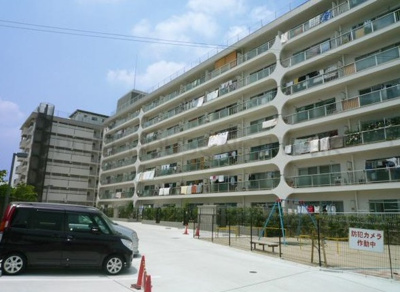 【外観】 | プラザ千里山 | 【現地写真】
鉄筋コンクリート造の110戸大型マンションです♪