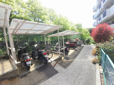【その他共用部分】 | 日榮ハイム上永谷 | バイク置場です。