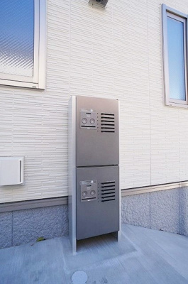【その他共用部分】 | Calmeふれあいの丘【SHM】 | 共用エントランスには宅配BOXがあるので荷物の受け取りもスムーズに♪再配達を依頼する手間が省けます☆
