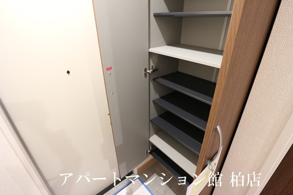 アヴェニール明原の収納