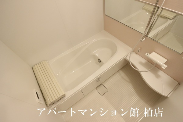 アヴェニール明原の浴室