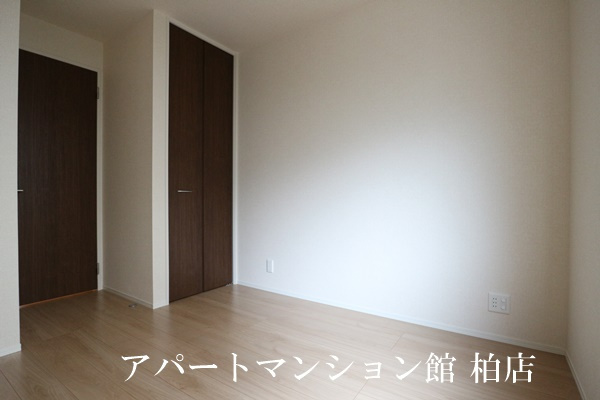 アヴェニール明原の洋室