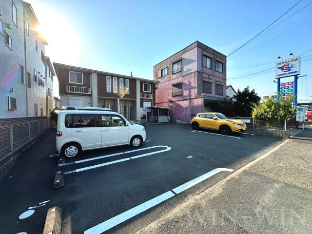 アルモニーの駐車場