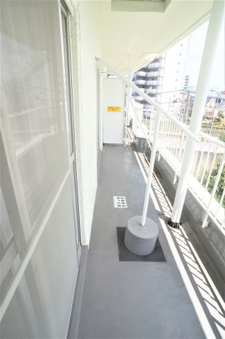 ハイツエバグリーン２号棟のバルコニー|日当たりの良いバルコニーは洗濯物も良く乾きますね