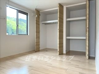 広島市安佐北区三入５丁目のアパートの収納|大型クローゼット