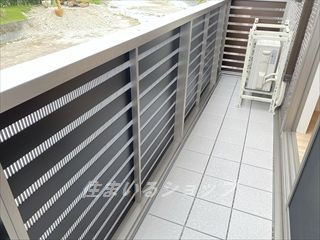 広島市安佐北区三入５丁目のアパートのバルコニー