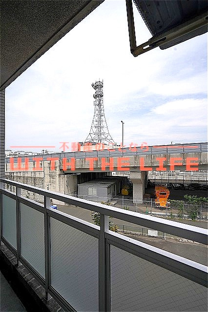 レグルスクレール【キャッシュバック対象物件】のバルコニー|暖かな日差しのふりそそぐバルコニー