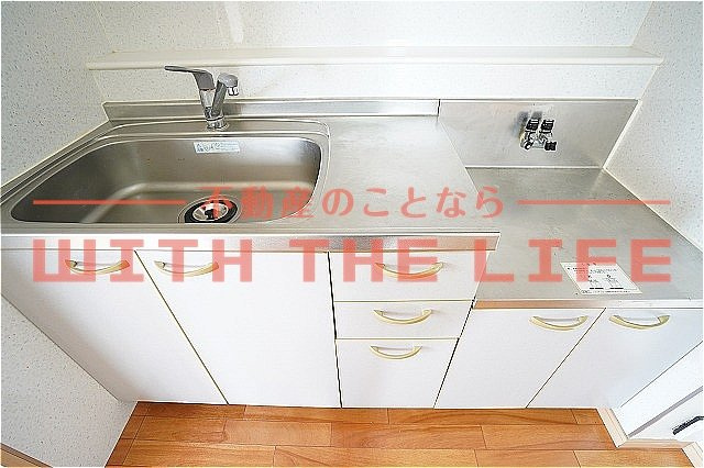 レグルスクレール【キャッシュバック対象物件】のキッチン|コンパクトなキッチンで掃除もラクラク