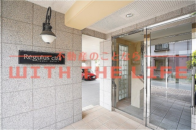 レグルスクレール【キャッシュバック対象物件】のエントランス|落ち着いたエントランスです