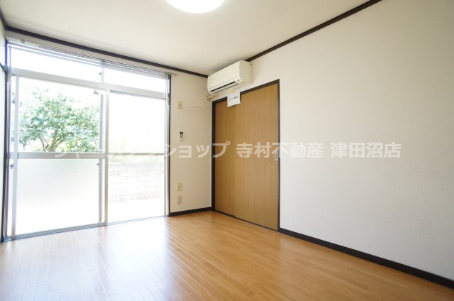 コーポ泉の居間・リビング