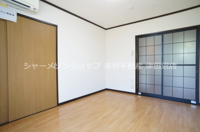 コーポ泉の居間・リビング