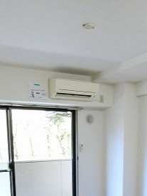 【エントランス】 | ラ・ヴィレットオリモ | 共用エントランスは不審者の侵入を未然に防ぐオートロック付き！防犯対策充実しています◎