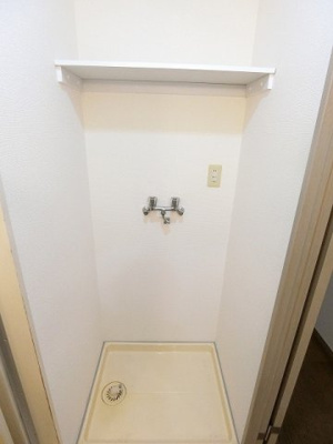 【その他共用部分】 | ラ・ヴィレットオリモ | 共用エントランスには宅配BOXがあるので荷物の受け取りもスムーズに♪再配達を依頼する手間が省けます☆