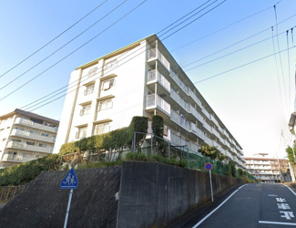 【外観】 | 総戸数６３戸、昭和５６年２月築、管理人は巡回勤務につき管理体制良好です♪
