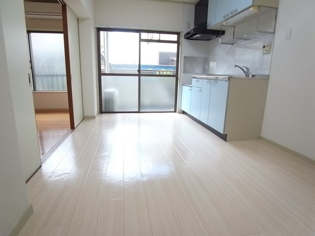 第２仲村マンション|広々ダイニング！家具を置いても余裕があります
