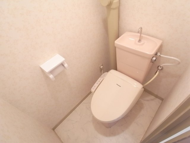 第２仲村マンションのトイレ|温水洗浄便座で衛生的