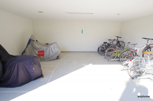 ノースヴィレッジバースプレイス本館　仲介手数料無料の駐車場