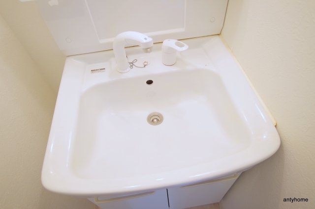 ノースヴィレッジバースプレイス本館　仲介手数料無料の洗面所