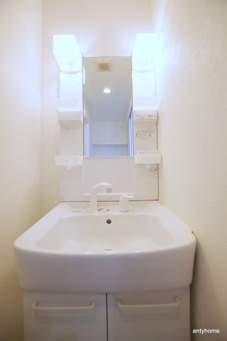 ノースヴィレッジバースプレイス本館　仲介手数料無料の洗面所