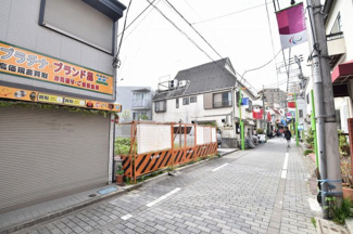 【前面道路含む現地写真】 | 現地見学や資料請求などお気軽にお問合わせ下さい。
周辺環境とあわせて現地ご案内致します。