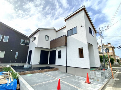 【外観】 | 【売主】MLH TSUJIDO 大庭６号棟（仲介手数料不要） | クリーンな印象のホワイトをベースとしたさわやか外観。立体感のある形が映える家になります。窓も多くて建物も良い表情となってます。