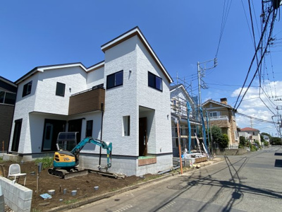 【外観】 | 【売主】MLH TSUJIDO 大庭６号棟（仲介手数料不要） | ゆとりのある６ｍ幅員の道路に面してますので、陽当たりもあり見通しも良く、車の出入庫もしやすくなっております。