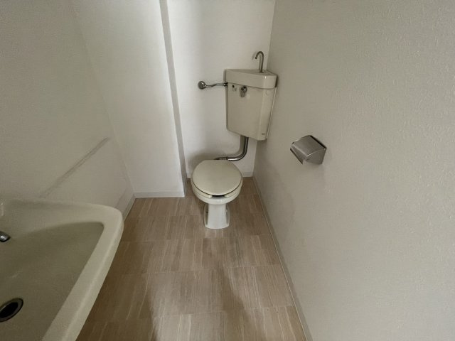 阪神住吉駅前ビルのトイレ