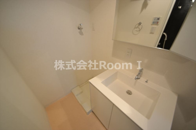 【洗面所】 | ミコノス北浜 | 脱衣スペースもあります