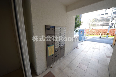 【エントランス】 | ミコノス北浜 | エントランスです宅配BOXです