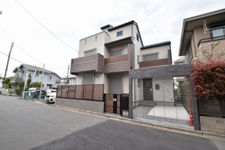 【外観】 | 落ち着きのある雰囲気を演出した新築戸建！南道路の日当たりを是非ご体感下さい。