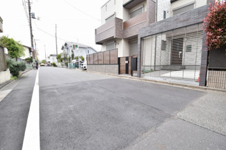 【前面道路含む現地写真】 | 現地見学や資料請求などお気軽にお問合わせ下さい。
周辺環境とあわせて現地ご案内致します。