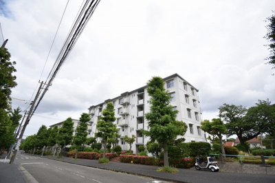 【外観】 | 磯子レインボーハイツ６－４棟 | 総戸数３８３戸、昭和５７年３月築、自主管理につき管理費を安く抑えられます。
