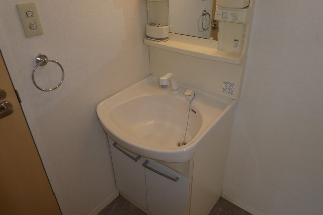 メゾン・エクランタンⅡの独立洗面台|洗髪洗面化粧台