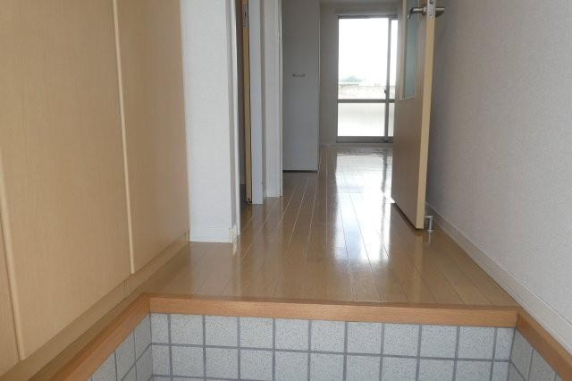 メゾン・エクランタンⅡの玄関