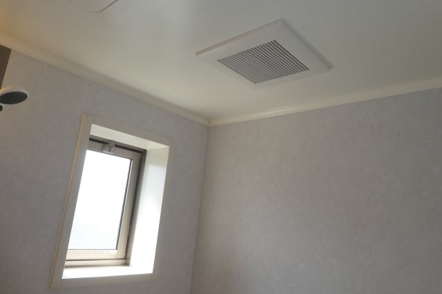 メゾン・エクランタンⅡの浴室|浴室窓