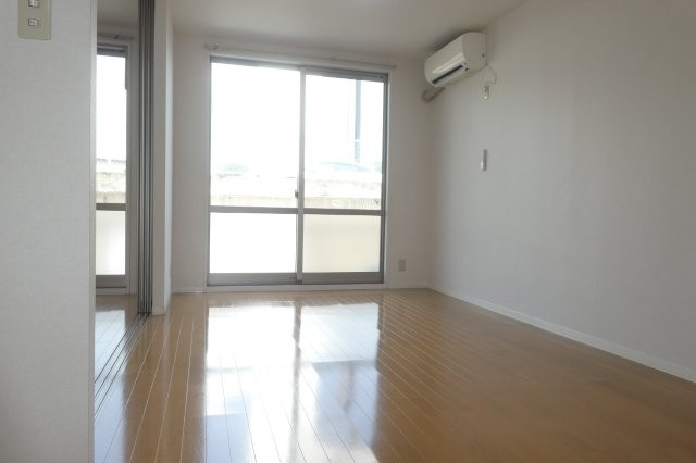 メゾン・エクランタンⅡの居間・リビング